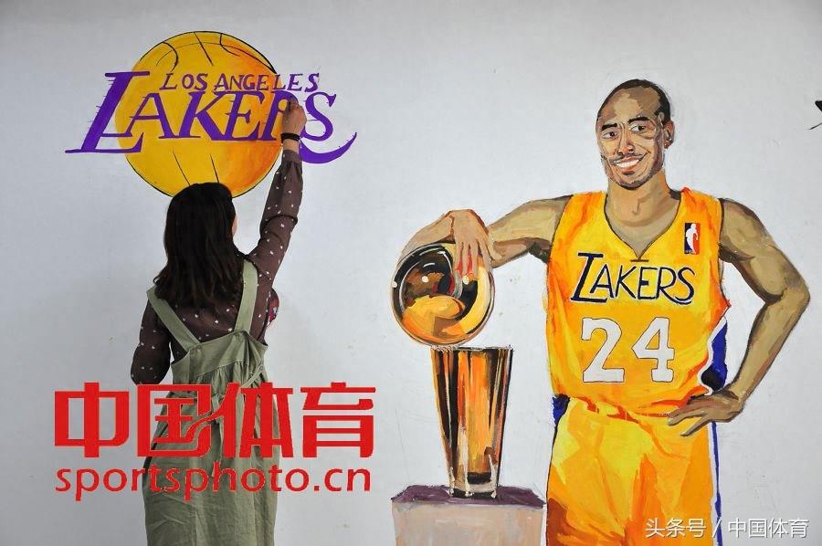 历史上的今天：NBA巨星科比正式退役