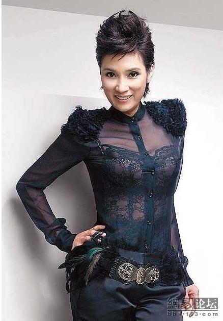戚美珍，1962年1月5日出生于中国香港，香港演员，笑傲江湖里的岳灵珊！