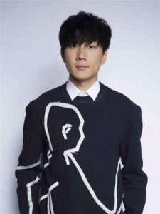 ​林俊杰的绯闻与音乐之路：从“炮王”到华语乐坛传奇