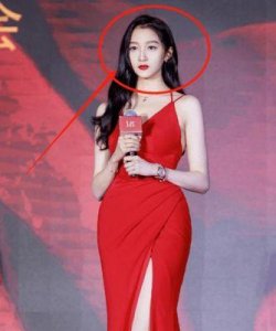 ​费加罗盛典红毯：明星时尚大比拼，关晓彤自信展现真实美