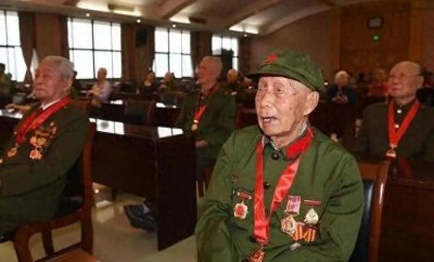 ​“师长”李万铭，在上任的光辉时刻被戴上了手铐