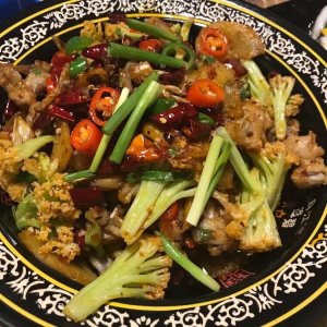 ​奶奶喂了两只鸡呀，大母鸡和小田鸡呀，你的蛙还好吗？