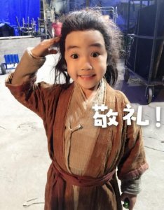 ​还记得《陈情令》中的抱腿专业户小阿苑吗？生活中的他竟如此调皮