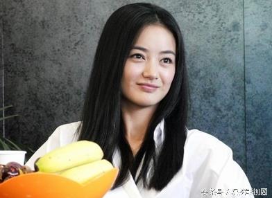 记得《雪豹》里的萧雅吗？低调、鲜有绯闻，话剧出身，文艺女神