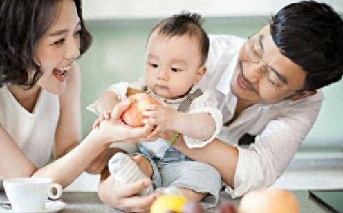 著名主持人汪涵儿子小沐沐，白白净净，十足帅气，极像汪涵！