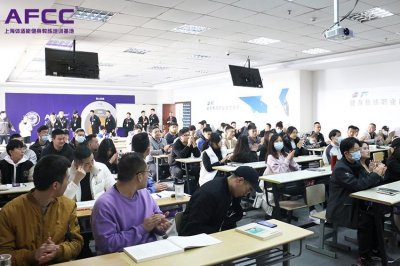 ​健身教练资格证怎么考取呢？