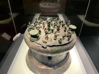 ​云南博物馆收藏的西汉文物，古滇国特有的宝贝-青铜贮贝器