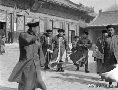 ​清末珍贵历史影像：北京雍和宫庙会