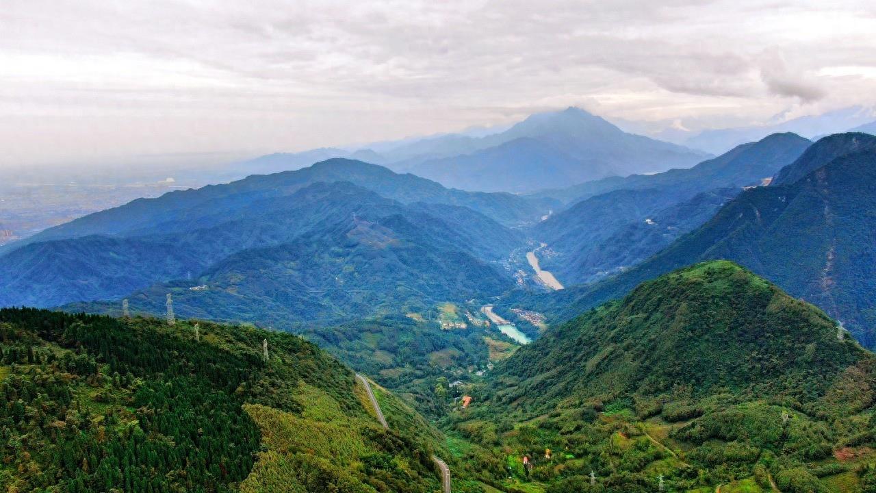 秋名山是日本群马县的上毛三山之一，实名榛名山