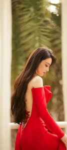 ​张馨予红裙性感写真