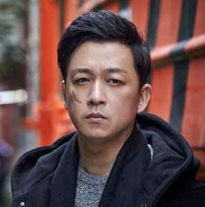 ​有种“盛世美颜”叫潘粤明旧照，看到他18岁的颜值，帅到掉渣