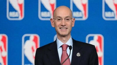 ​带领NBA走向巅峰的总裁亚当萧华