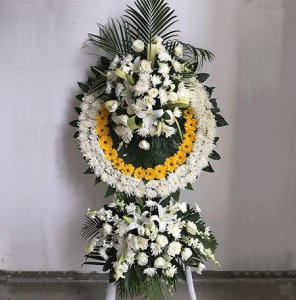 ​花圈一般多少钱:多少钱才是合理?以及花圈一般要配什么样的挽联？