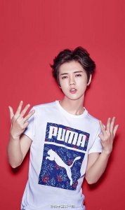 ​鹿晗演绎高难度手势！你能做到吗？这双手，这个人，都好想抓住！
