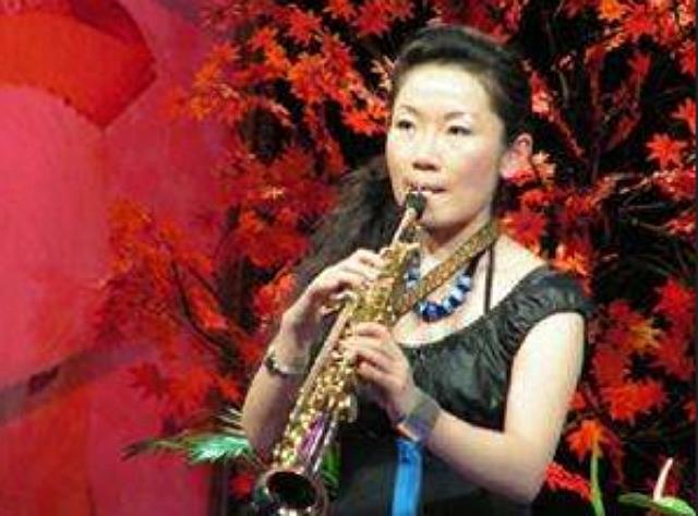她与李玉刚同居6年，因名气差距而分手，今依旧单身