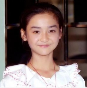 ​与林青霞相似 13岁一炮而红，为演戏放弃当医生，今却默默无闻