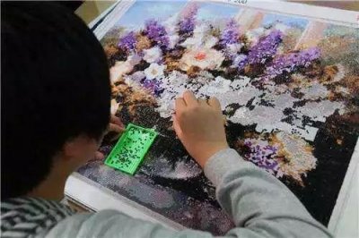 ​慈溪女子交2800元找了份钻石画加工活 如今却愁得睡不着