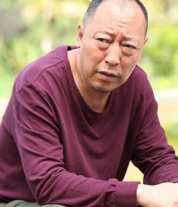 ​大器晚成倪大红：长相不好落榜中戏，却娶得娇妻助他功成名就