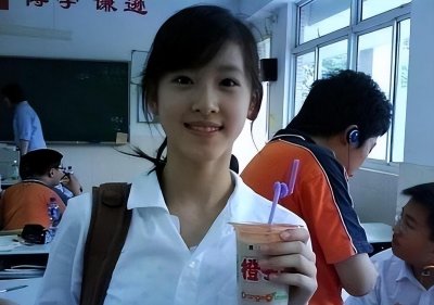 ​王思聪嘲讽章泽天：她就是个“睡二代”，丢尽了清华的脸