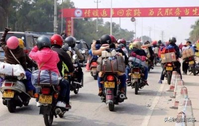​曾风靡年关的“摩托大军”，为啥如今消失了？4个原因，时代使然