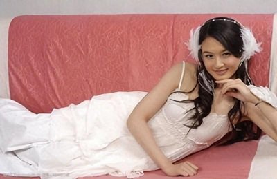 ​演员朱墨：嫁大16岁刘小锋，婚后生下两个儿子，一家四口其乐融融