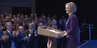 ​英国迎来第三任女首相，作风强硬欲学撒切尔