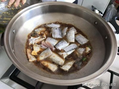 ​胶东人爱吃的鱼锅饼子，原来这么简单，好吃又实惠，一分钟学会