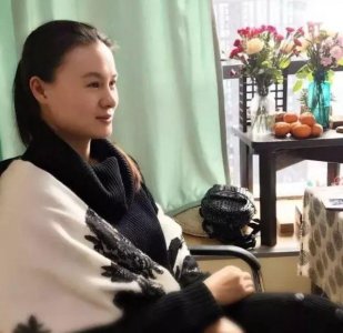 ​纵火保姆莫焕晶和她的女主人朱小贞都是农村姑娘，命运却大相径庭