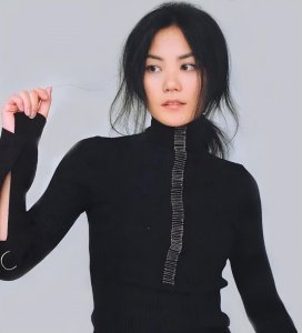 ​自曝与王菲有露水姻缘的二手玫瑰主唱梁龙是什么来头？