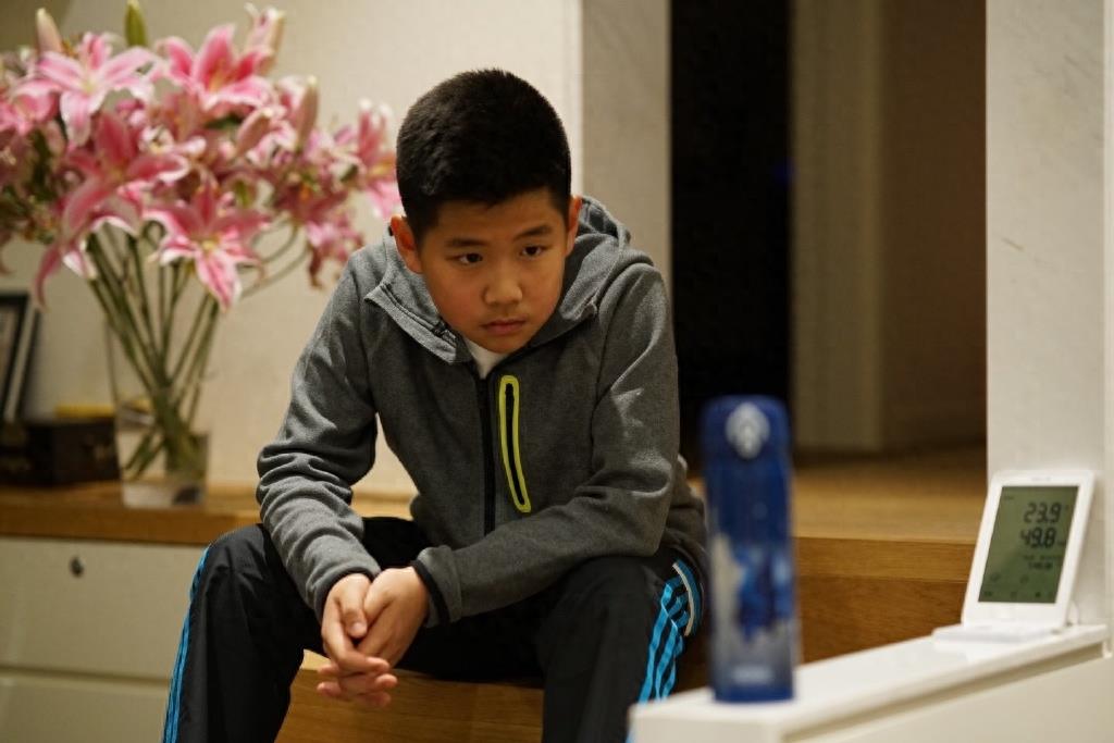 40岁陈数全家近照，二婚丈夫与李云迪齐名，待继子亲厚视如己出