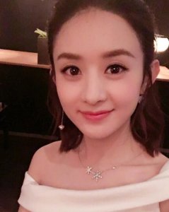 ​赵丽颖微博终于晒自拍，粉丝直呼：“美呆了我的颖宝宝”