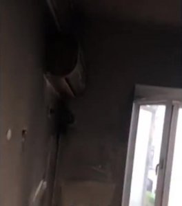 ​广东一男子刚买的华为手机爆炸，燃烧后只剩下残骸，墙壁都被熏黑
