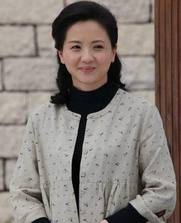 比祁同伟大10岁的梁璐，其实是位妈妈专业户，演技的确了得