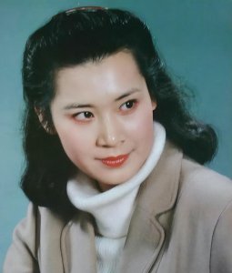 ​肖雄：25岁结婚，为事业结束八年婚姻，如今64岁无子女也活得精彩