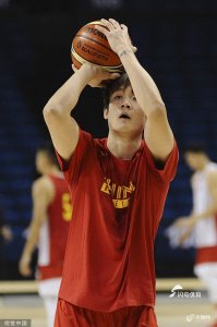 ​巩晓彬：丁彦雨航是山东男篮的人，条件都可以谈