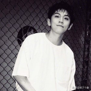 ​武艺自黑网友给自己编段子“跳起来打你膝盖”，场面收不住啦