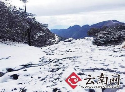 ​轿子雪山下雪啦 比去年晚了一些