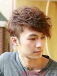 ​男生皮卡路烫发型图片 时尚帅气吸睛指数爆棚