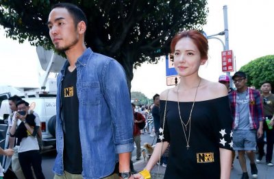 ​阮经天新女友首次露面引发议论，穿衣打扮让人完全看不懂