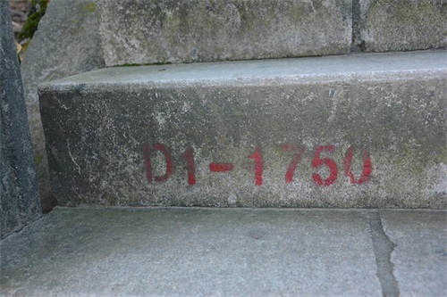 被称为深圳西北部第一高峰，海拔587米，也是深圳第八高山