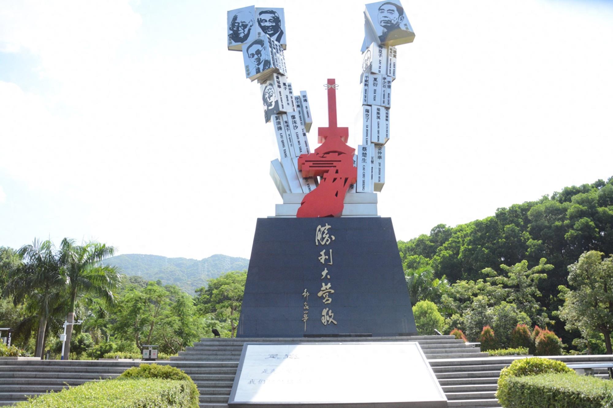 被称为深圳西北部第一高峰，海拔587米，也是深圳第八高山