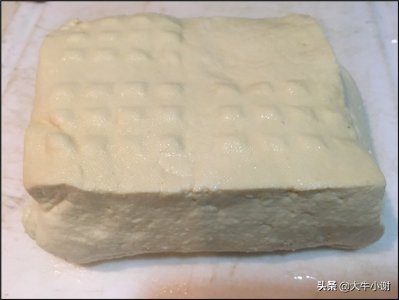 ​教你水豆腐是怎么做的，嫩豆腐怎么做不易碎，附麻辣黄金豆腐做法