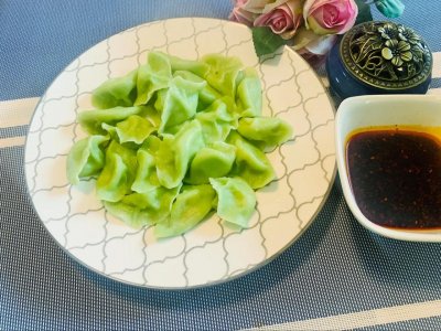 菠菜汁这样和面，一煮一滤0添加，拌入面中营养健康，颜色还更绿