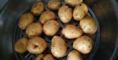 ​土豆要煮多久才可以熟，西兰花土豆过热水多久熟？