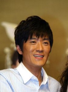 ​杨子 苍天饶过谁，不信抬头看苍天饶过谁完整句子？