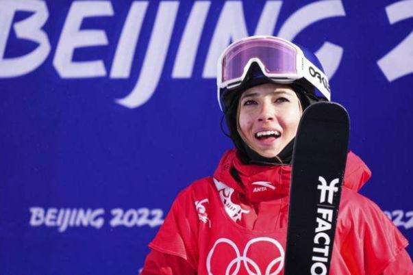 谷爱凌回应第二跳摔倒 自由式滑雪包括几个小项