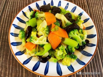 ​清炒西兰花的家常做法（清炒西蓝花颜色碧绿清淡爽口）