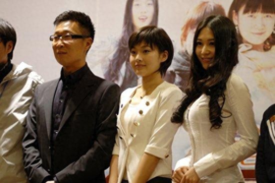 她13岁移民美国，曾接替杨紫出演《家有儿女》小雪，如今变这样