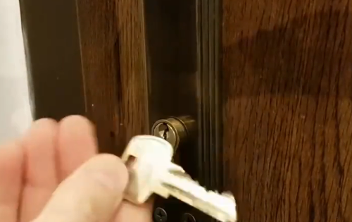 门锁不灵活用什么润滑,门锁不灵活用什么润滑油图3