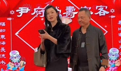 ​崩牙驹为母亲庆90岁大寿！众多网红齐聚，红包收到手软席开近30桌